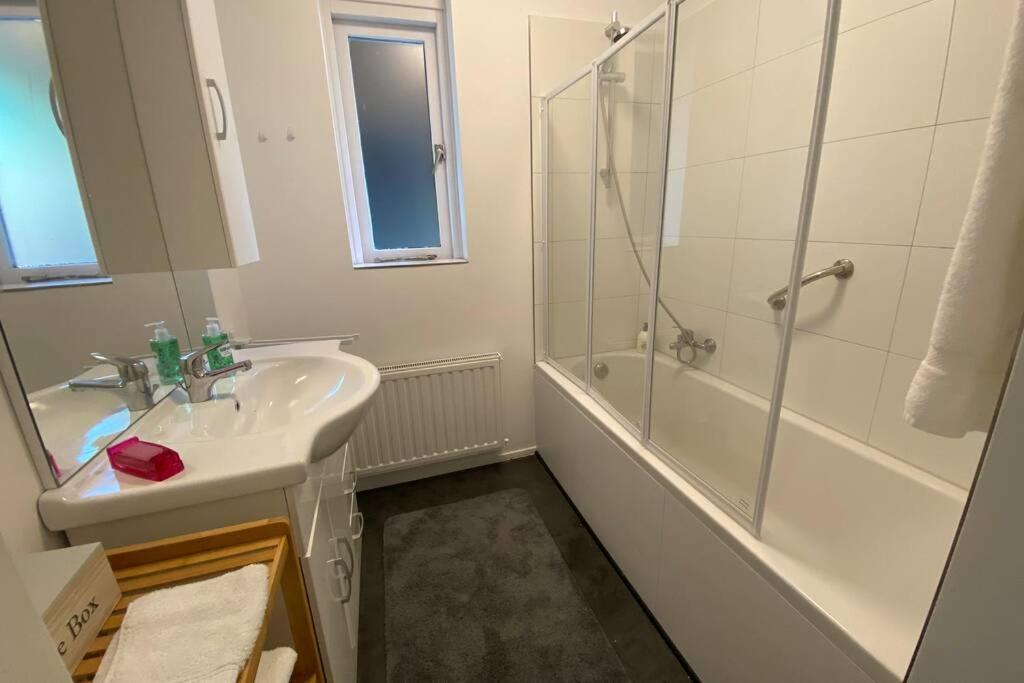 Traumhaftes Geraeumiges Ferienhaus In Meernaehe Bruinisse Zewnętrze zdjęcie